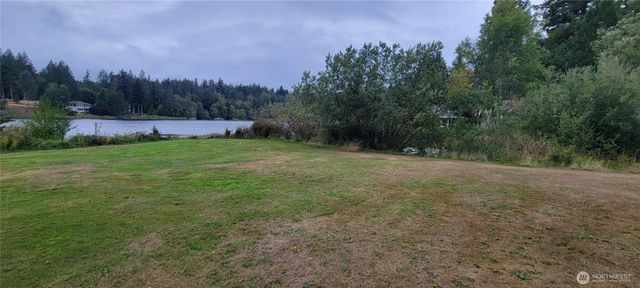 40 E Lakeshore Drive, Allyn, WA 98524