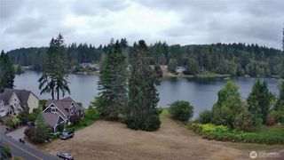 40 E Lakeshore Drive, Allyn, WA 98524