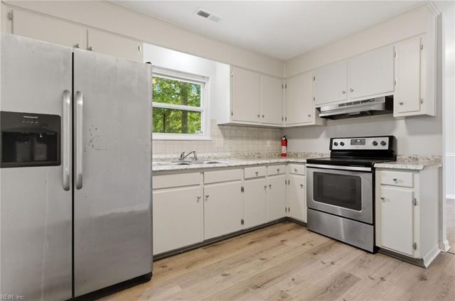 4 Two Oaks CT, Portsmouth, VA 23703