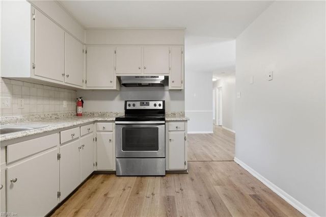 4 Two Oaks CT, Portsmouth, VA 23703