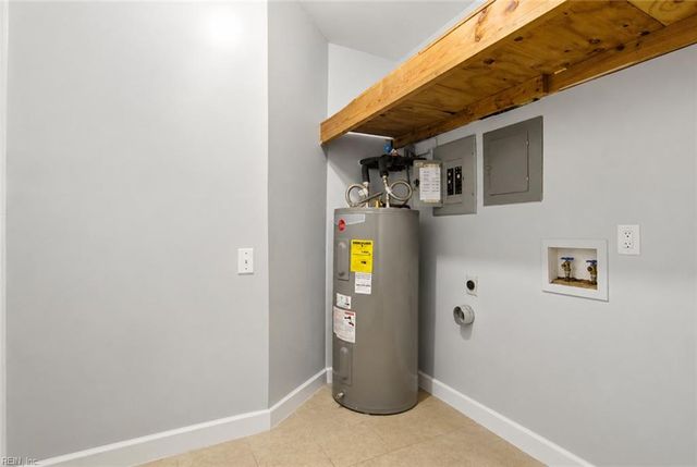 4 Two Oaks CT, Portsmouth, VA 23703