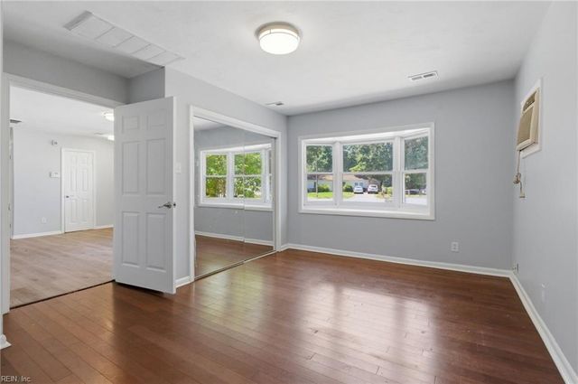 4 Two Oaks CT, Portsmouth, VA 23703