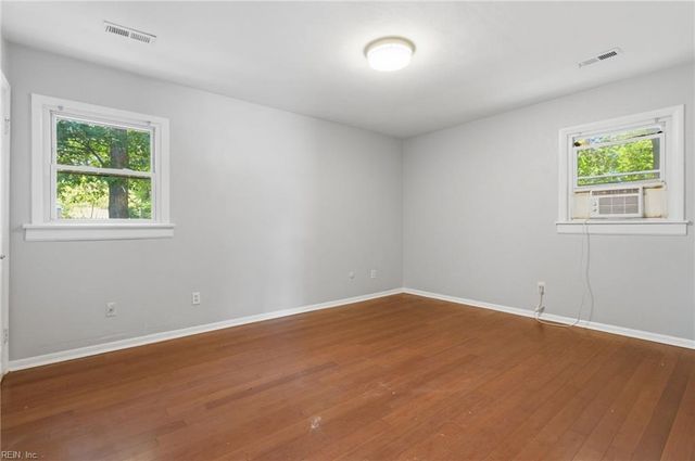 4 Two Oaks CT, Portsmouth, VA 23703