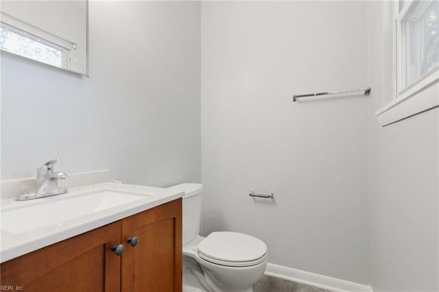 4 Two Oaks CT, Portsmouth, VA 23703