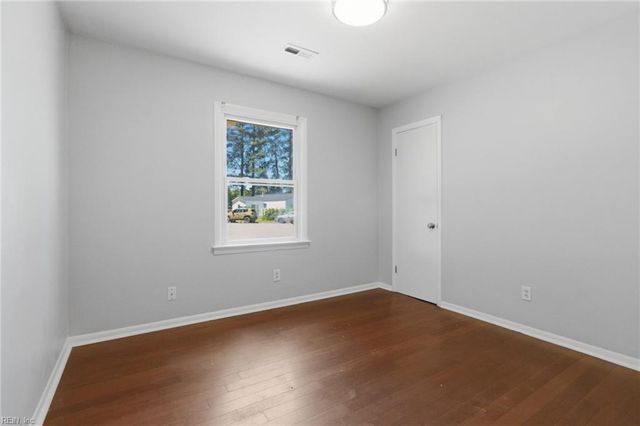 4 Two Oaks CT, Portsmouth, VA 23703