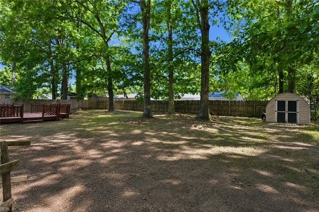 4 Two Oaks CT, Portsmouth, VA 23703