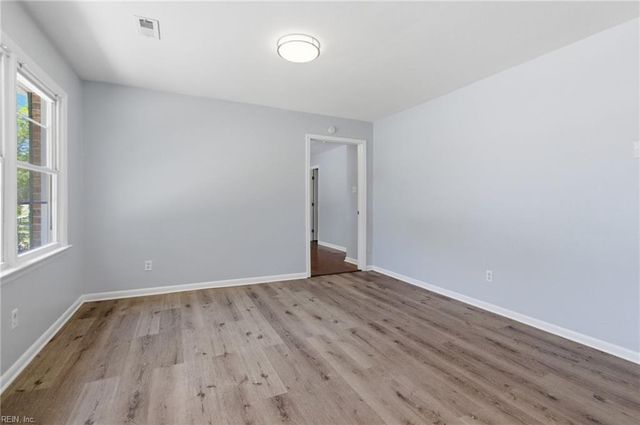 4 Two Oaks CT, Portsmouth, VA 23703