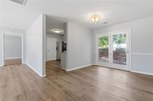 4 Two Oaks CT, Portsmouth, VA 23703