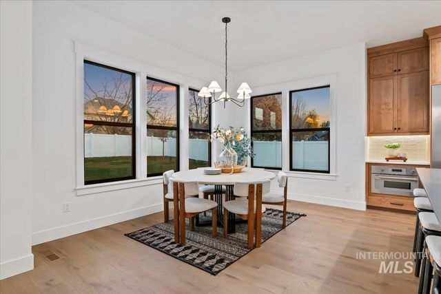 252 N Timber Wolf Pl, Eagle, ID 83616