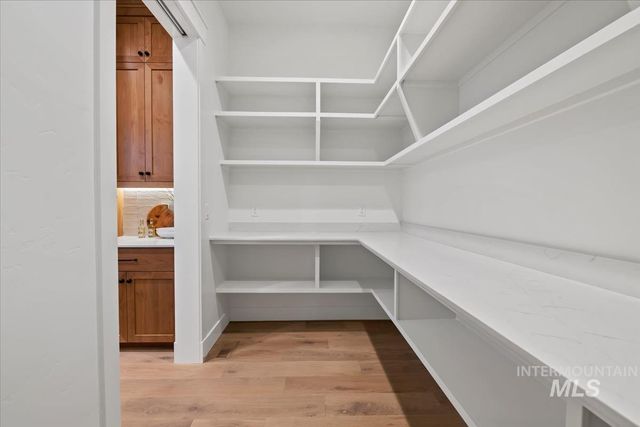 252 N Timber Wolf Pl, Eagle, ID 83616