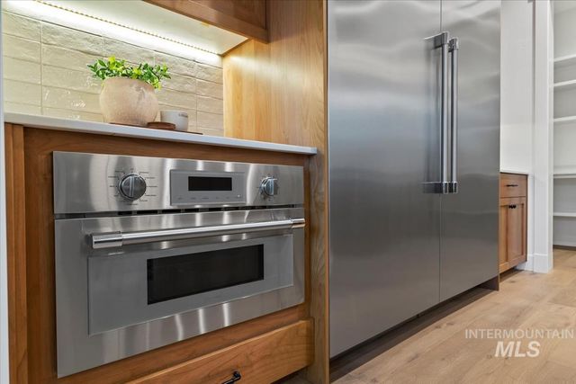 252 N Timber Wolf Pl, Eagle, ID 83616