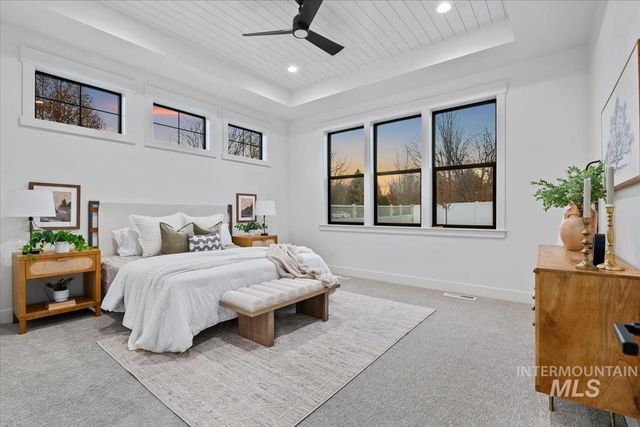 252 N Timber Wolf Pl, Eagle, ID 83616