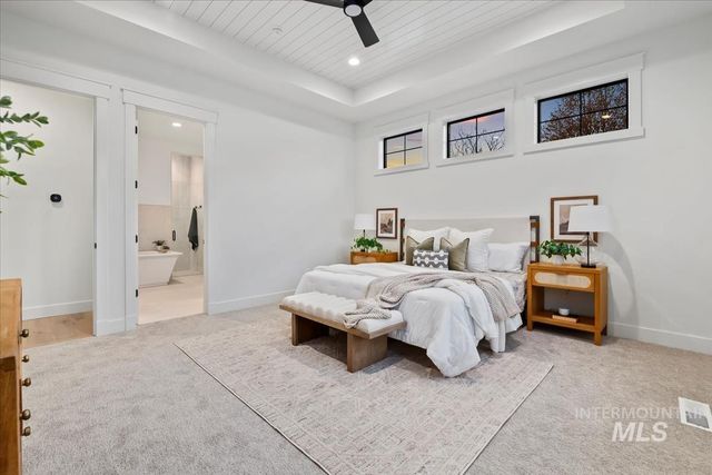 252 N Timber Wolf Pl, Eagle, ID 83616