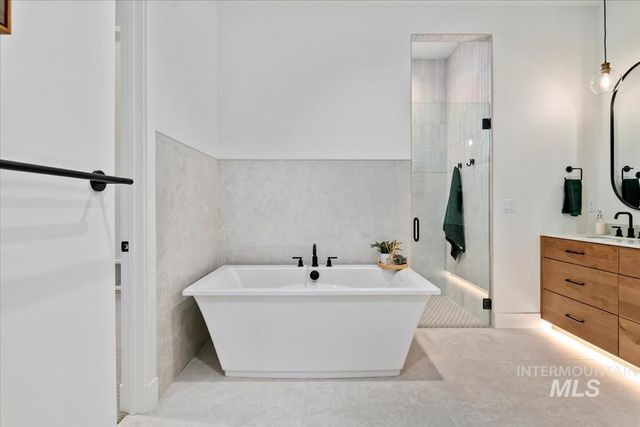 252 N Timber Wolf Pl, Eagle, ID 83616