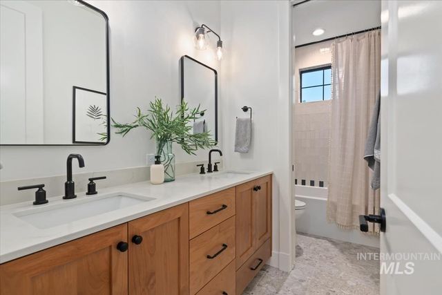 252 N Timber Wolf Pl, Eagle, ID 83616