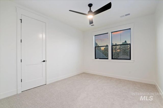 252 N Timber Wolf Pl, Eagle, ID 83616