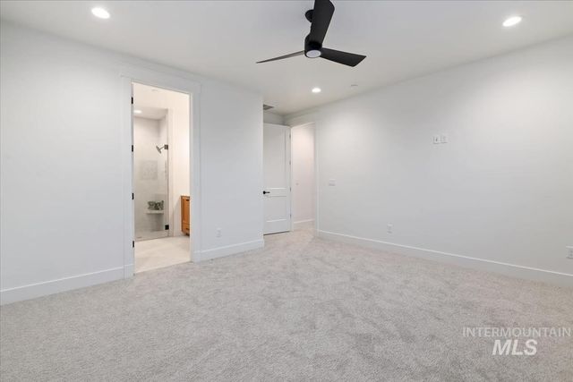 252 N Timber Wolf Pl, Eagle, ID 83616