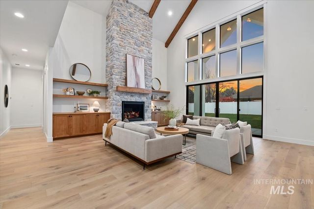 252 N Timber Wolf Pl, Eagle, ID 83616