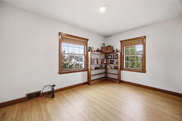 2432 4th Avenue SE, Cedar Rapids, IA 52403