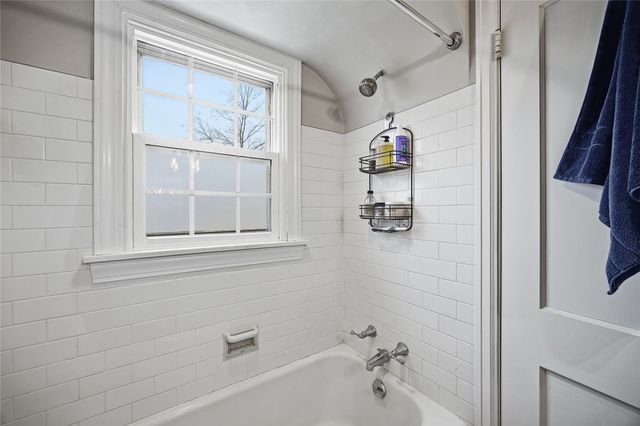 2432 4th Avenue SE, Cedar Rapids, IA 52403