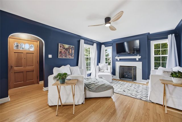 2432 4th Avenue SE, Cedar Rapids, IA 52403