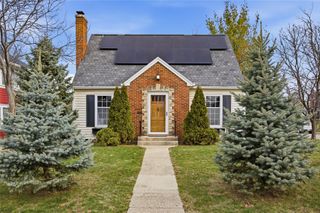 2432 4th Avenue SE, Cedar Rapids, IA 52403