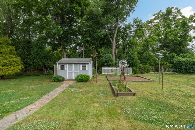 32 Summer Street, Guilford, CT 06437