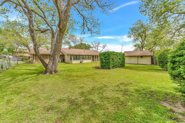 810 Hilltop Drive, Weatherford, TX 76086