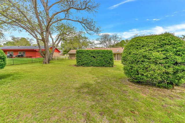 810 Hilltop Drive, Weatherford, TX 76086