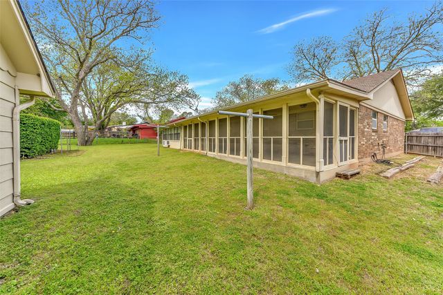 810 Hilltop Drive, Weatherford, TX 76086