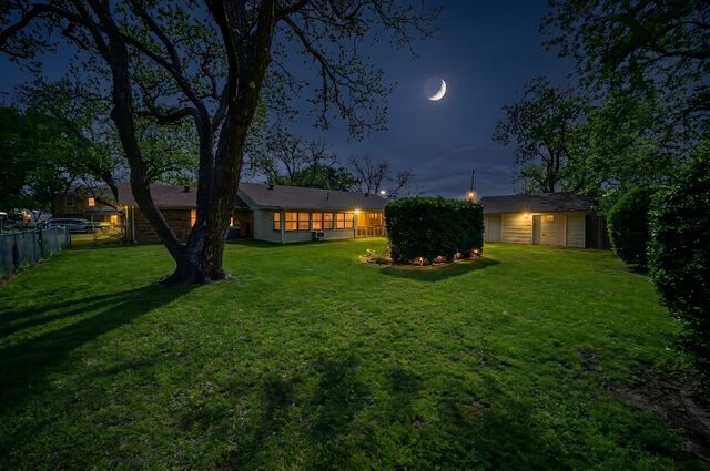 810 Hilltop Drive, Weatherford, TX 76086