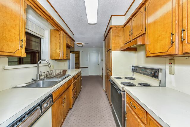 810 Hilltop Drive, Weatherford, TX 76086