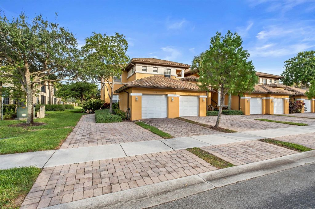 Image 1 of property listing at 8296 NW 128th Ln 8296, Parkland, FL 33076