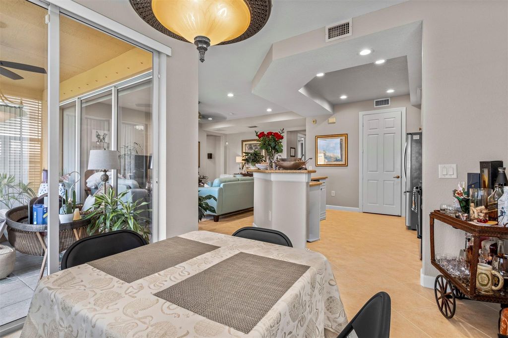 Image 12 of property listing at 8296 NW 128th Ln 8296, Parkland, FL 33076