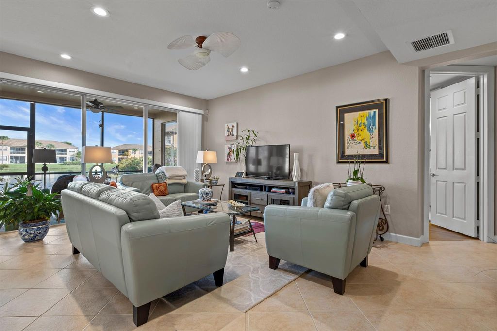 Image 13 of property listing at 8296 NW 128th Ln 8296, Parkland, FL 33076