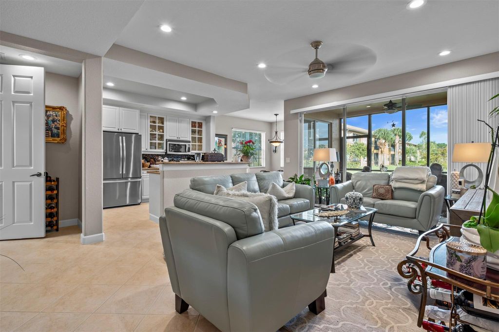 Image 14 of property listing at 8296 NW 128th Ln 8296, Parkland, FL 33076