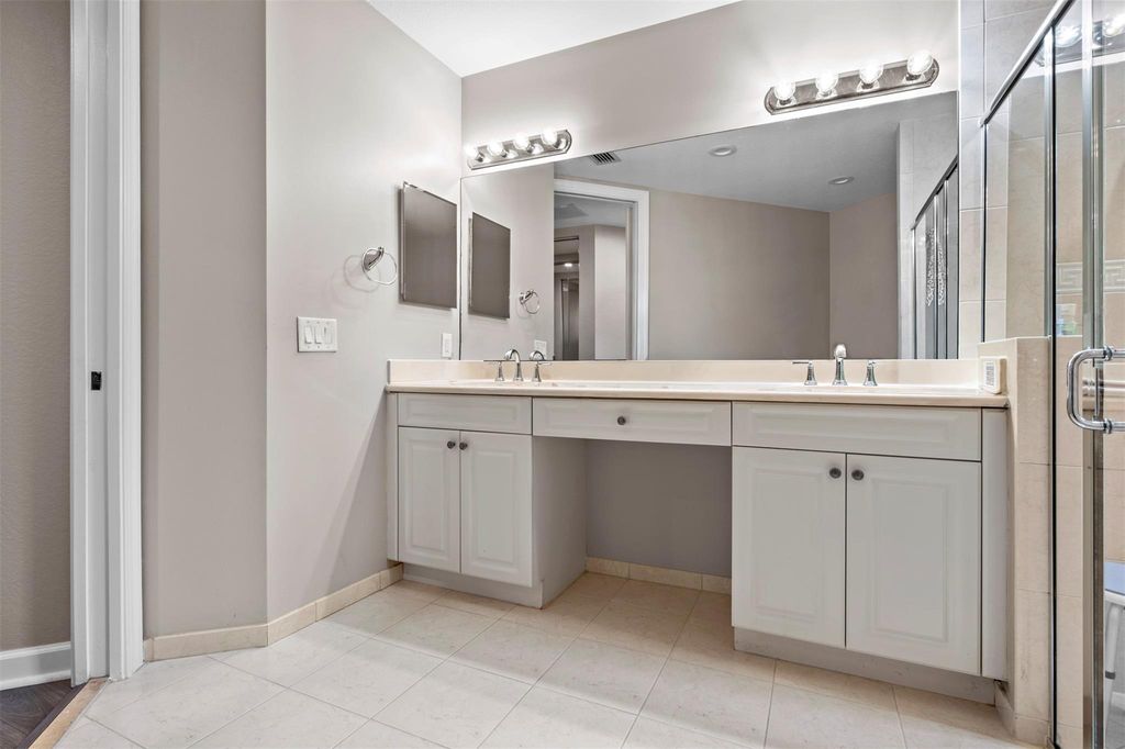 Image 19 of property listing at 8296 NW 128th Ln 8296, Parkland, FL 33076