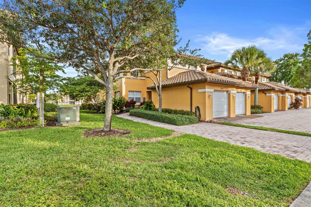 Image 2 of property listing at 8296 NW 128th Ln 8296, Parkland, FL 33076