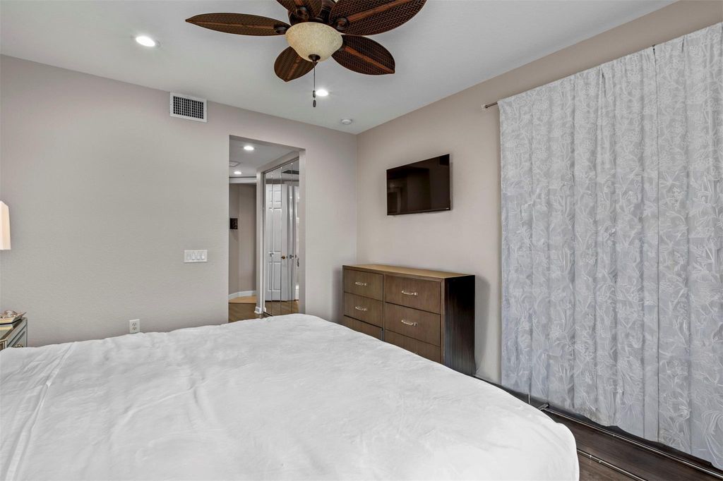 Image 21 of property listing at 8296 NW 128th Ln 8296, Parkland, FL 33076