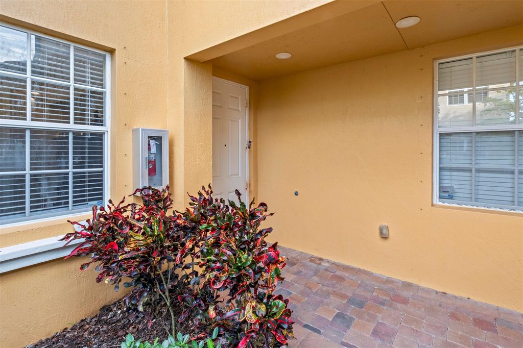 Image 5 of property listing at 8296 NW 128th Ln 8296, Parkland, FL 33076