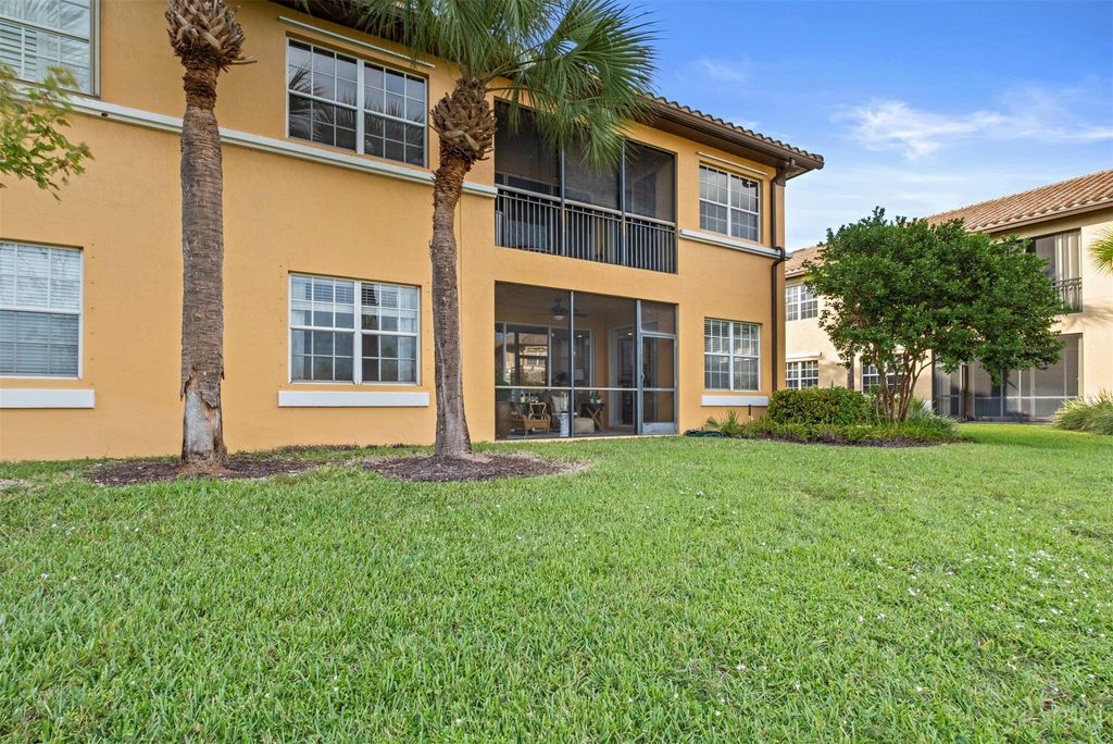 Image 6 of property listing at 8296 NW 128th Ln 8296, Parkland, FL 33076