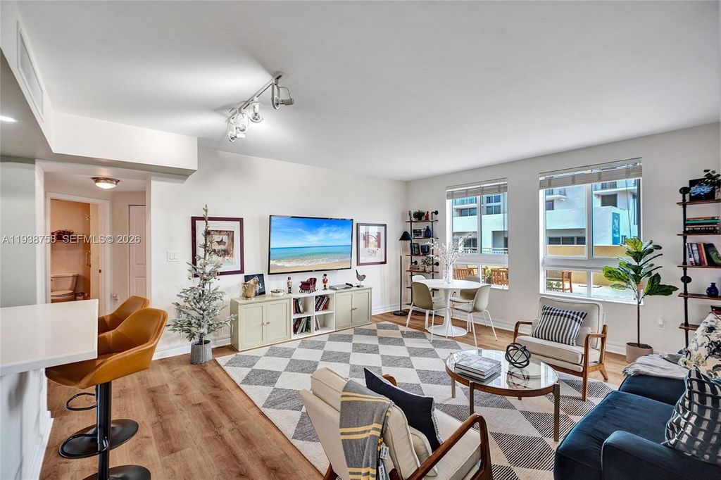 7350 SW 89th St 911S, Miami, FL 33156