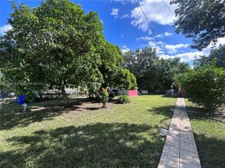 1452 NW 41st St, Miami, FL 33142