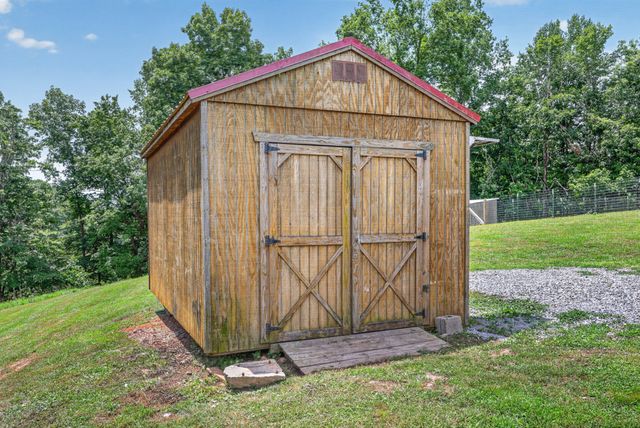 2237 Cold Springs Rd, Lafayette, TN 37083