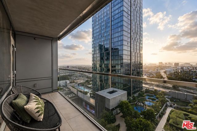 877 Francisco Street 1716, Los Angeles, CA 90017