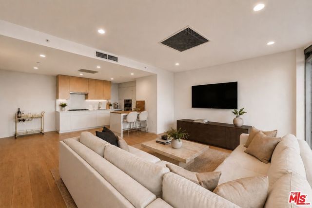 877 Francisco Street 1716, Los Angeles, CA 90017