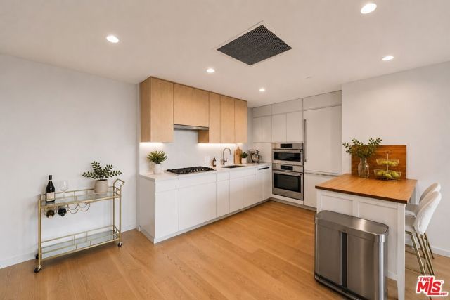 877 Francisco Street 1716, Los Angeles, CA 90017