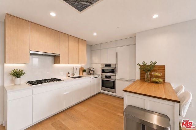 877 Francisco Street 1716, Los Angeles, CA 90017
