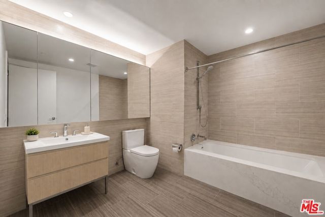 877 Francisco Street 1716, Los Angeles, CA 90017