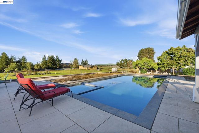 2680 Marina Ave., Livermore, CA 94550